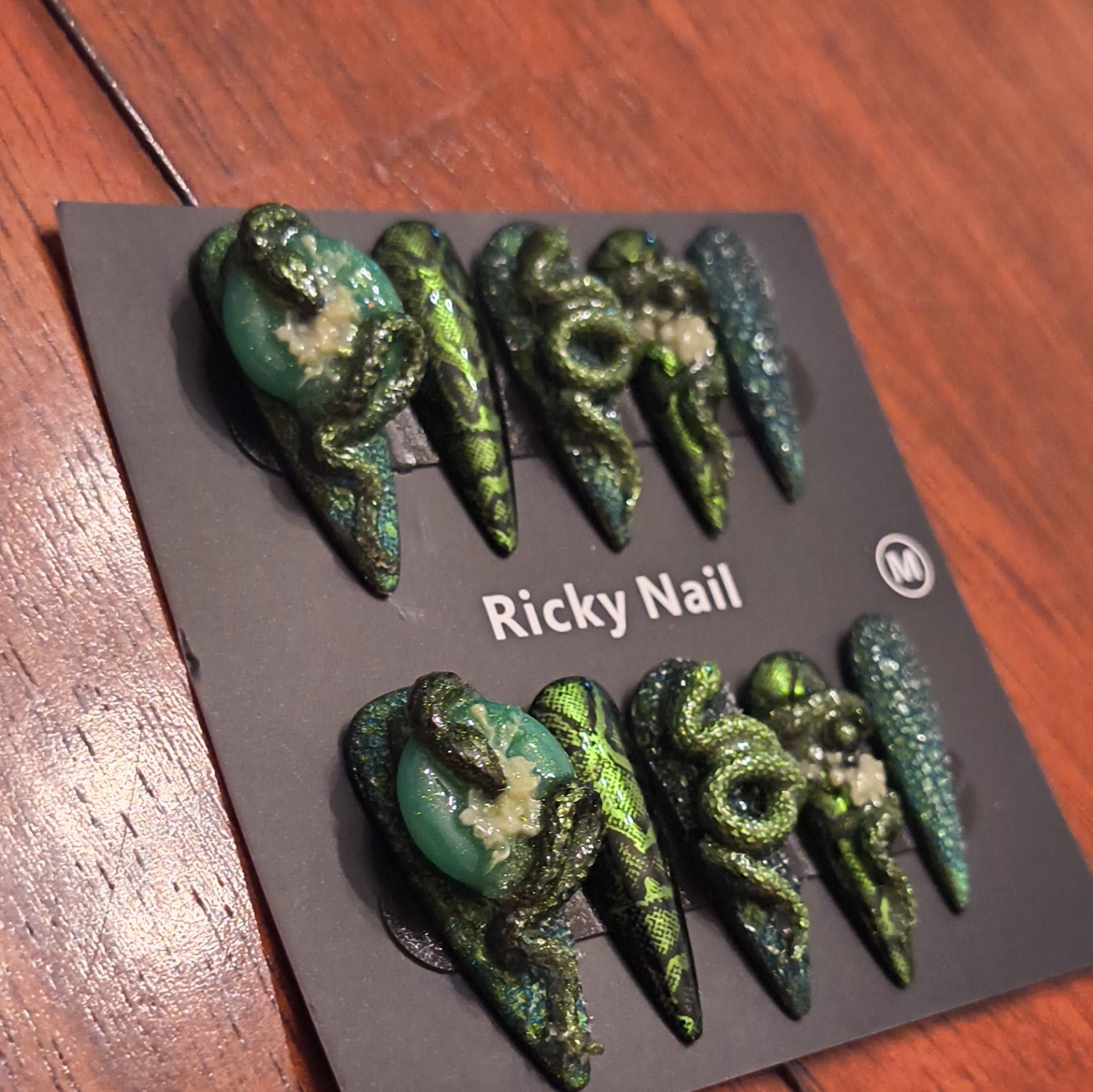 Ricky Nail Press-On Nails Medium Long Stiletto Green Black Glitter 3D Snake