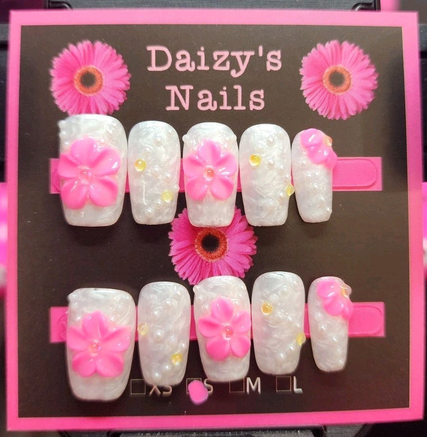 Small Size White Marble Flower Press-on Nail Set Handmade Squoval 2.0 Cm Length