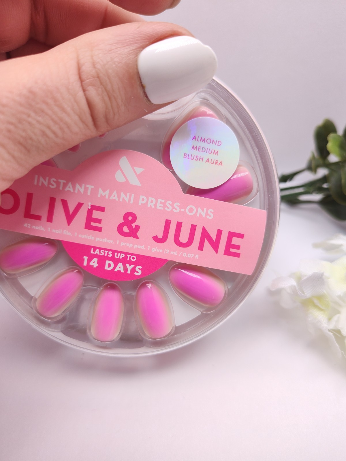 Olive & June press on nails Almond Medium Blush Aura 14day See Pictures Of Pckg