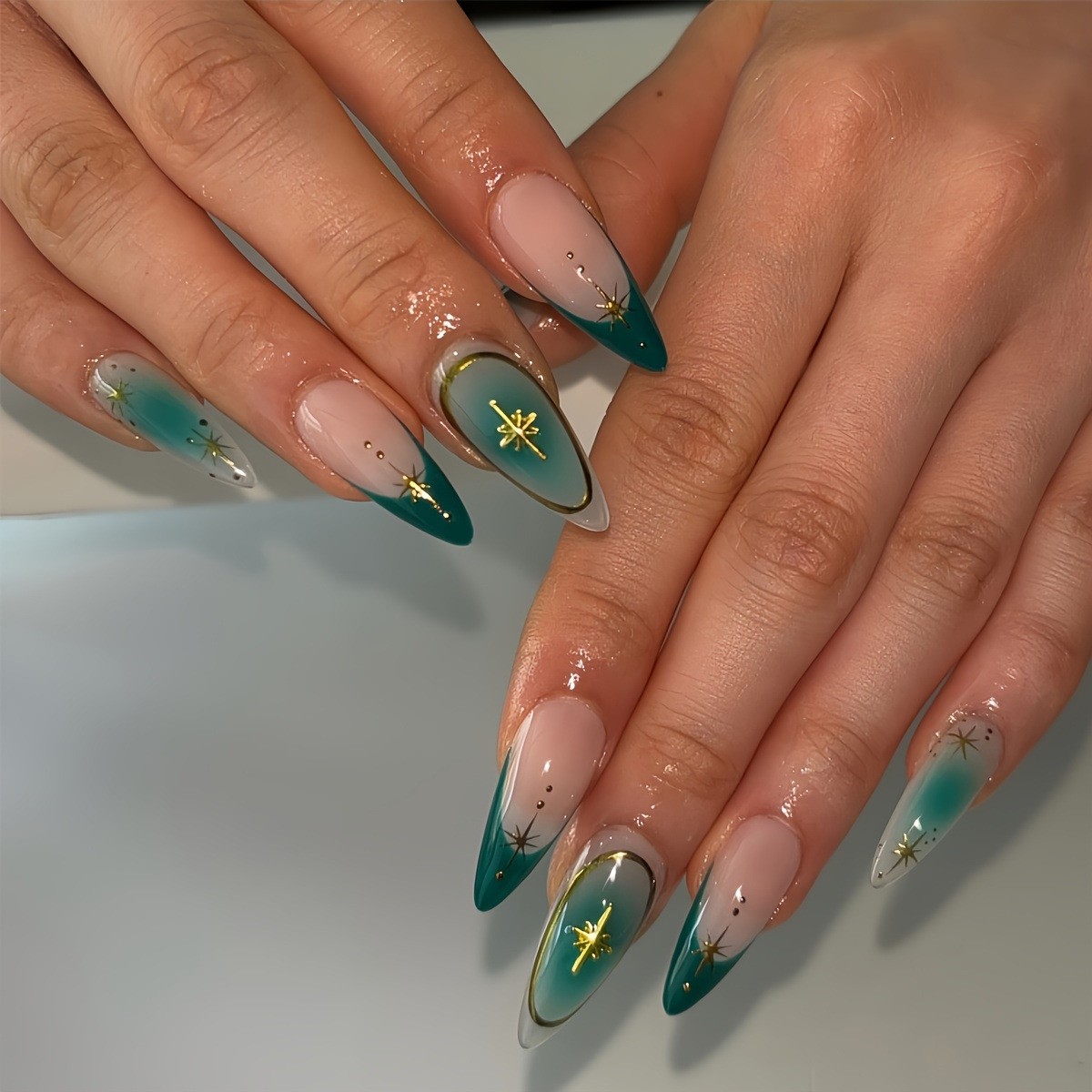 24pcs Gradient Green Starlight False Nail Almond Short Glitter Press On Nails