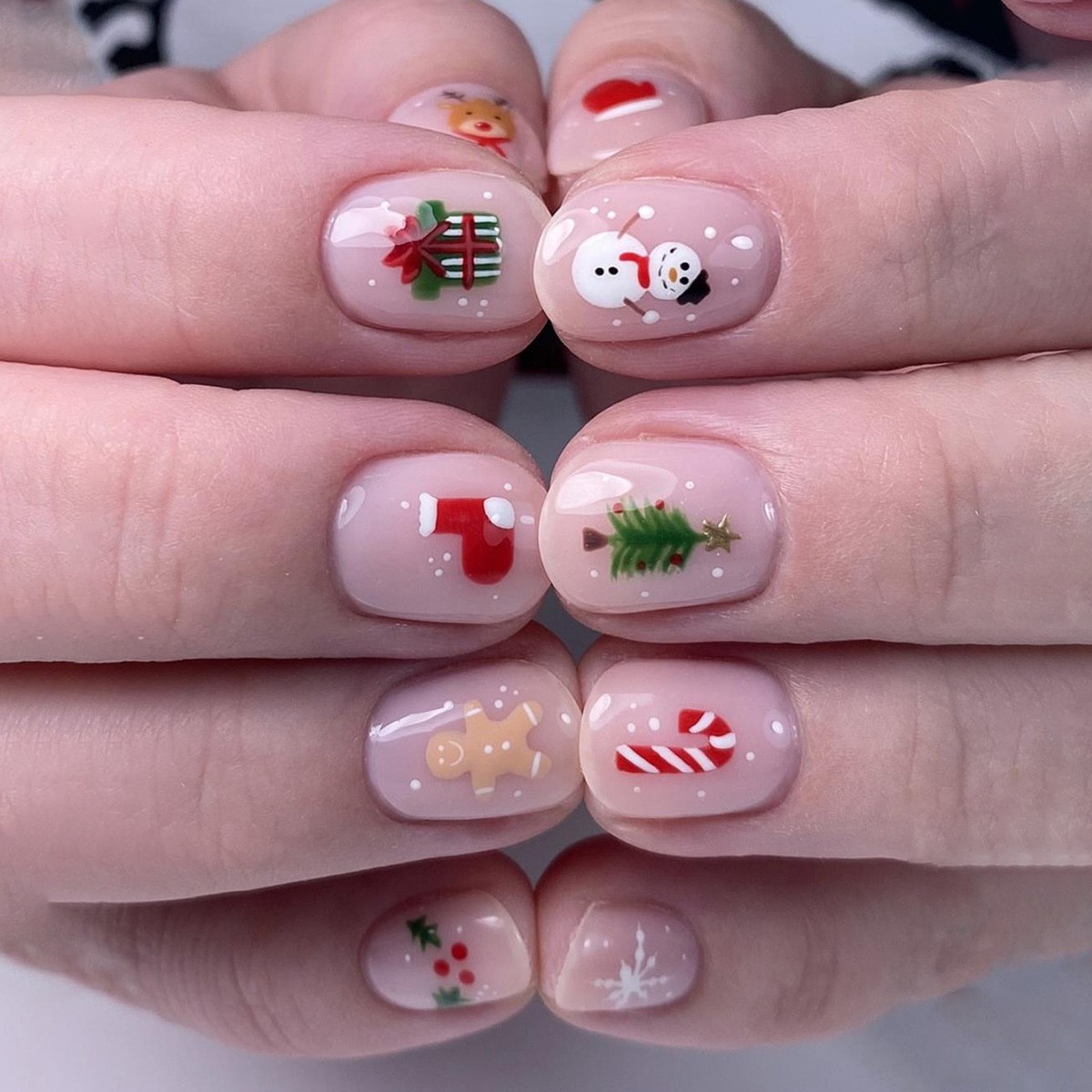 48P Christmas Gift Snowman Round Press on Nails, Lovely Holiday Daily Fake Nails