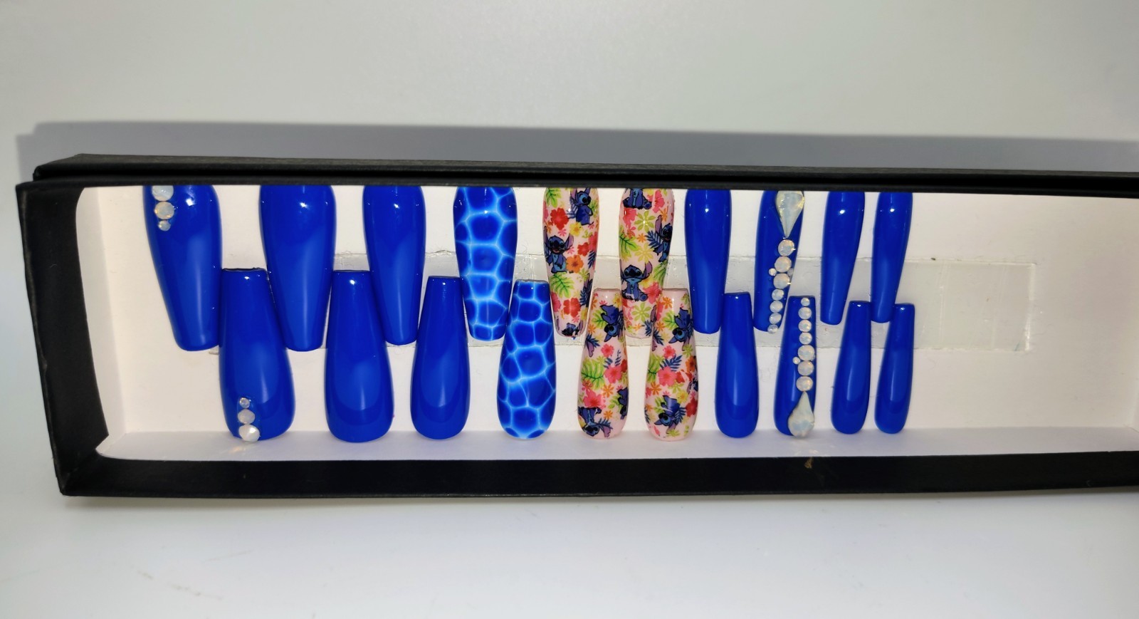 Handmade Nails. Full-set Stitch Theme Includes Application Kit