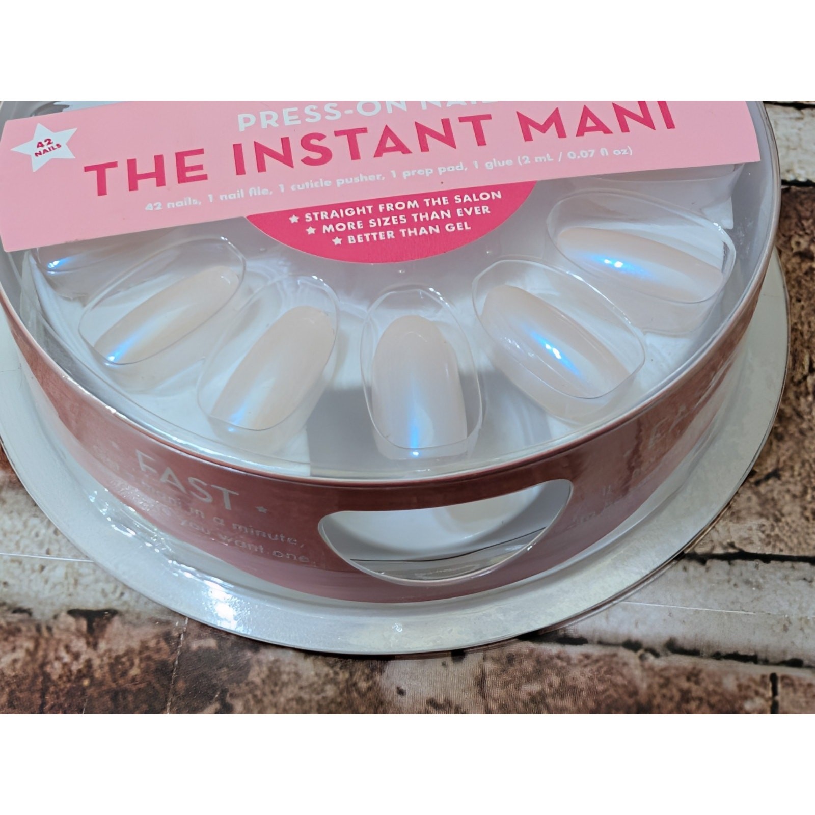6 X Olive & June The Instant Mani Press-On Nails Medium Pink Goldfish Oval Shape