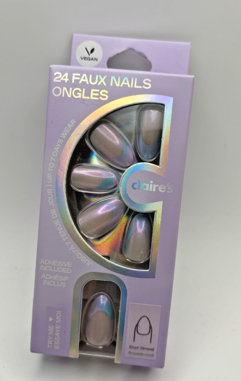 New 24 False Vegan Nails from Claire’s Pink with Blue Short Almond Shape