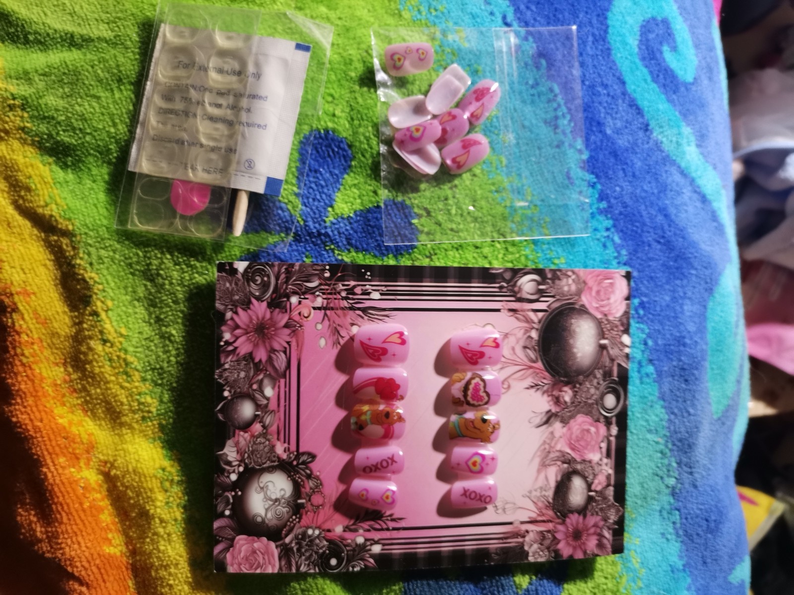 Press on nails short-medium length (Scooby-Doo)