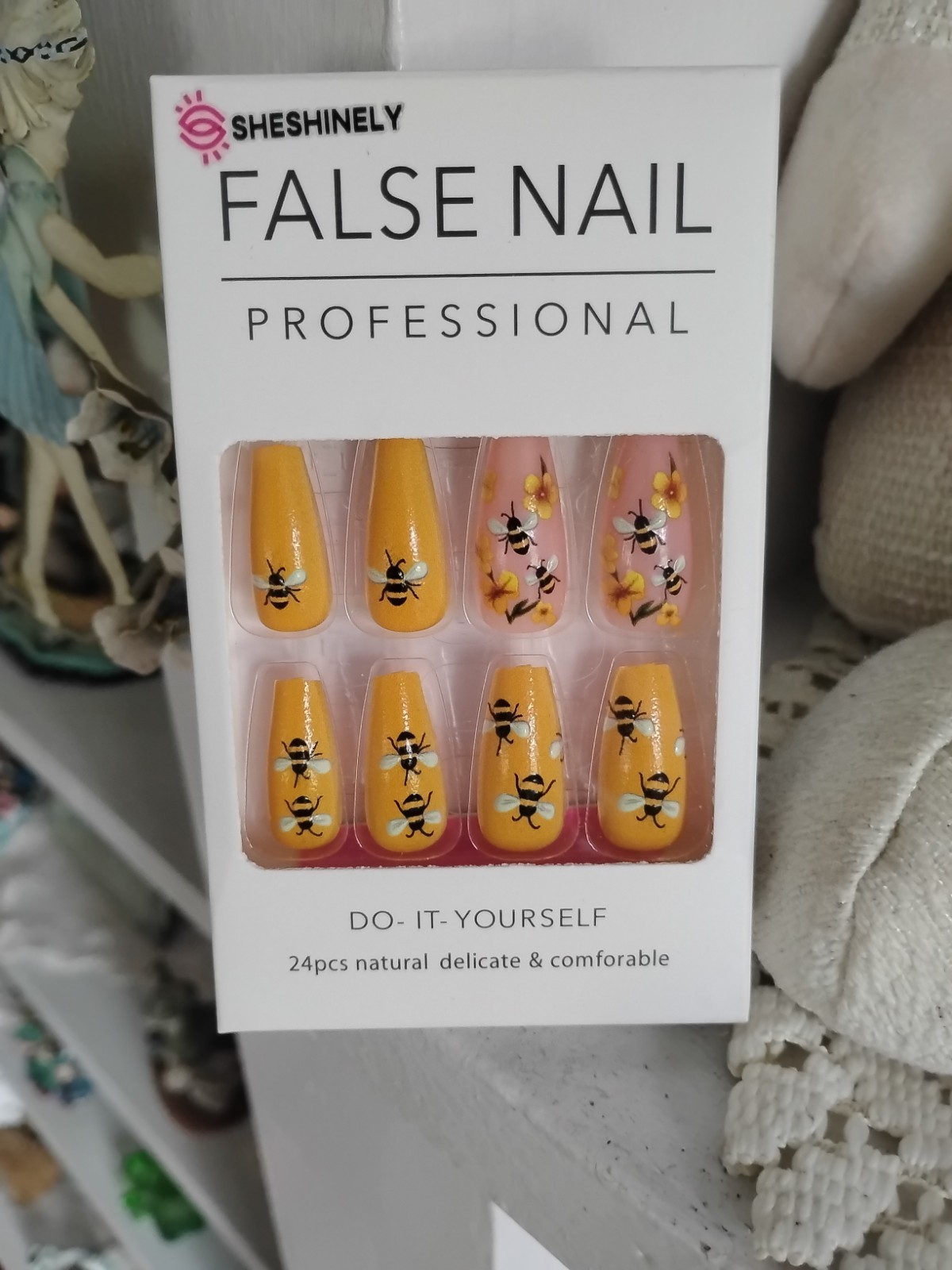 Curvlife Press-On Nails 24 PCS False Nails Bee Designs