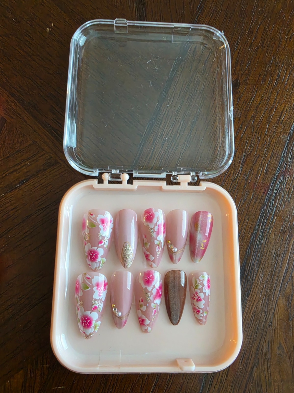Floral Bush Press-On Nails | Pink flower nails | Medium almond | 10-Piece Set