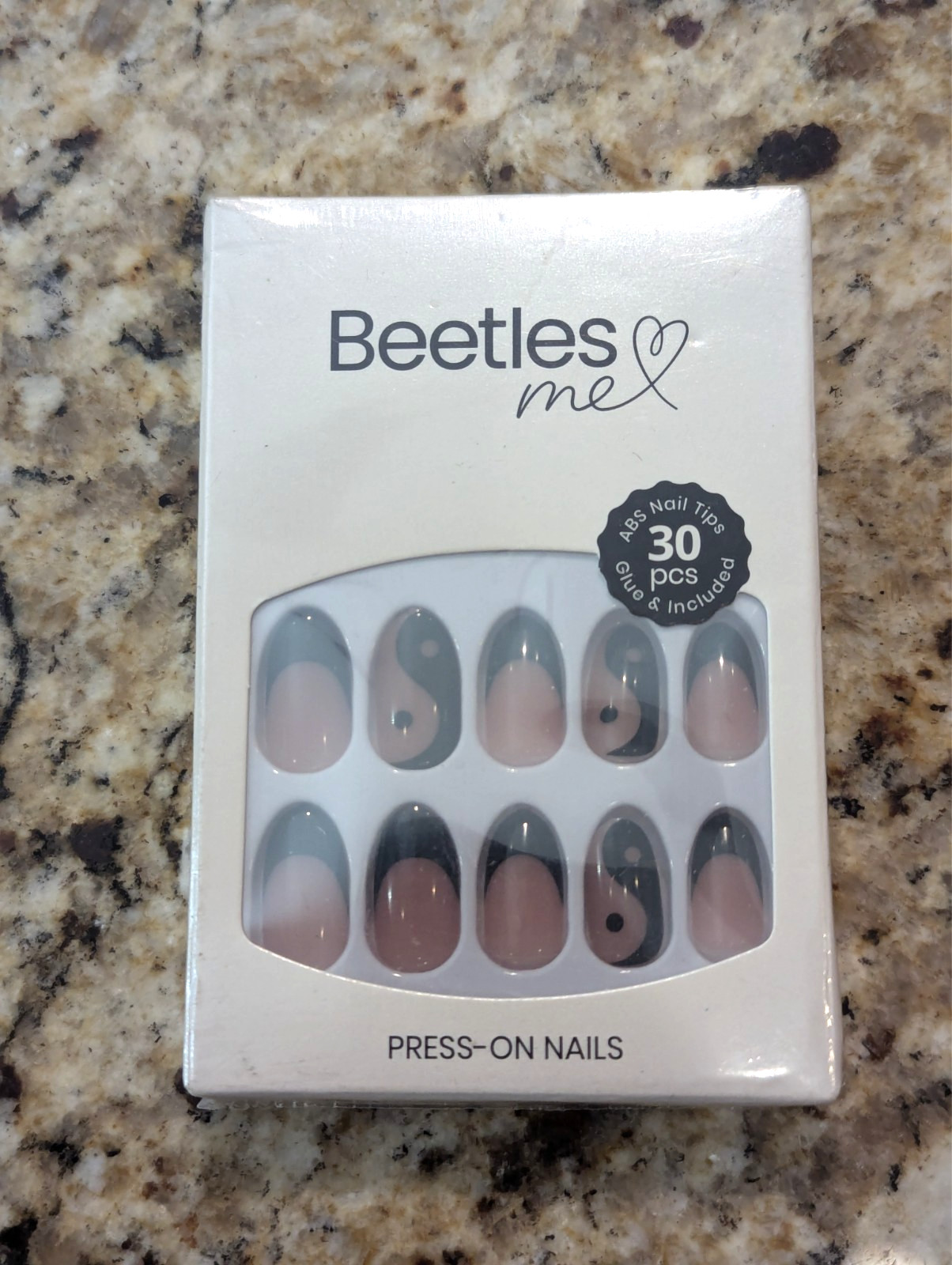Beetles Me Faux Press-On Nails Black Pink 30pcs