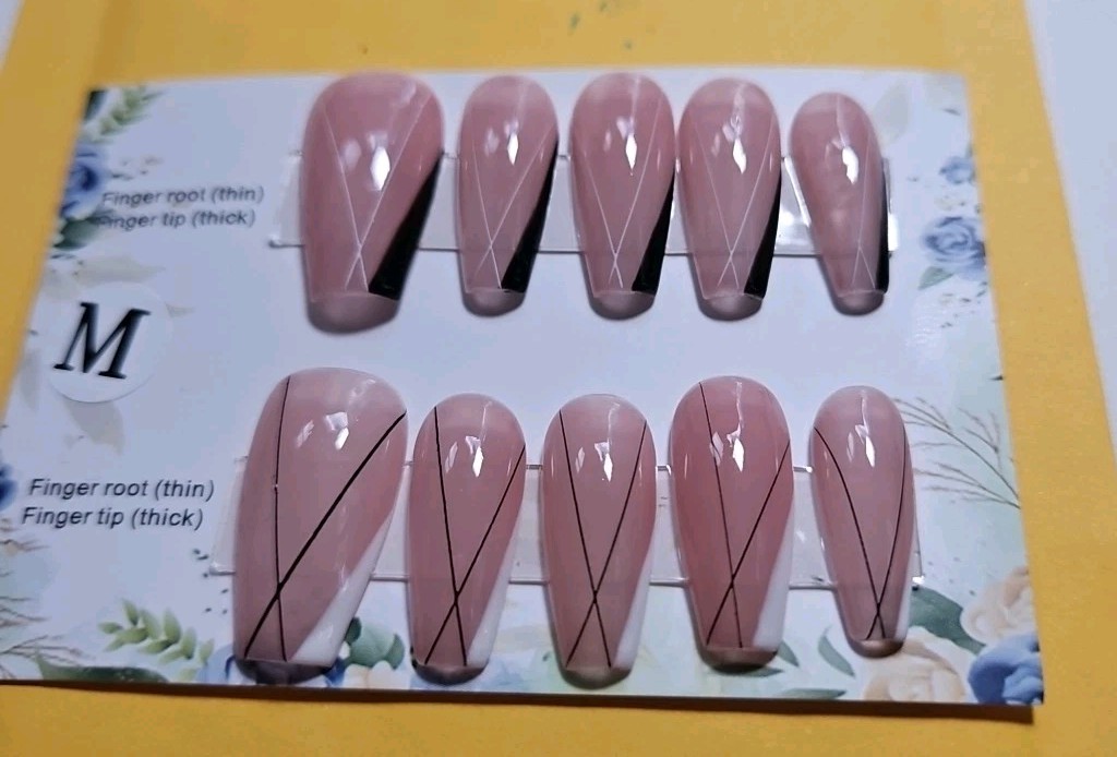 Nails 10PCS Long Medium Square Pink With Black & White Side French Nails
