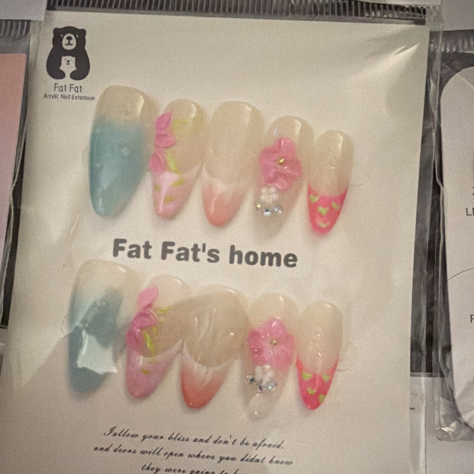 Mixed Brands Press-On Nails Long Almond 3D Shiny Floral Full Cover