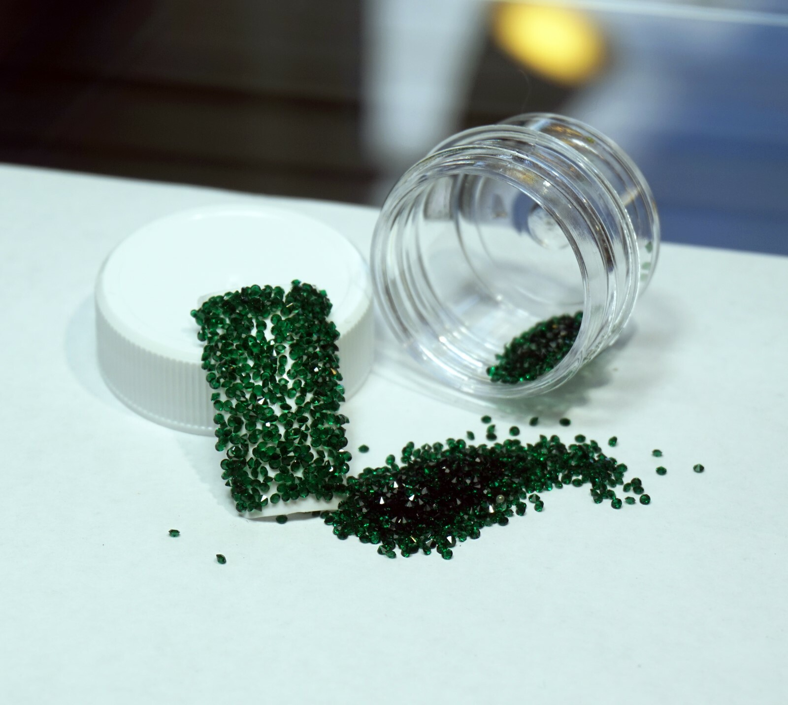 GREEN PREMIUM CRYSTALS FOR NAILS 1000 Pixiecrystals 3D Nail Art Small Gift