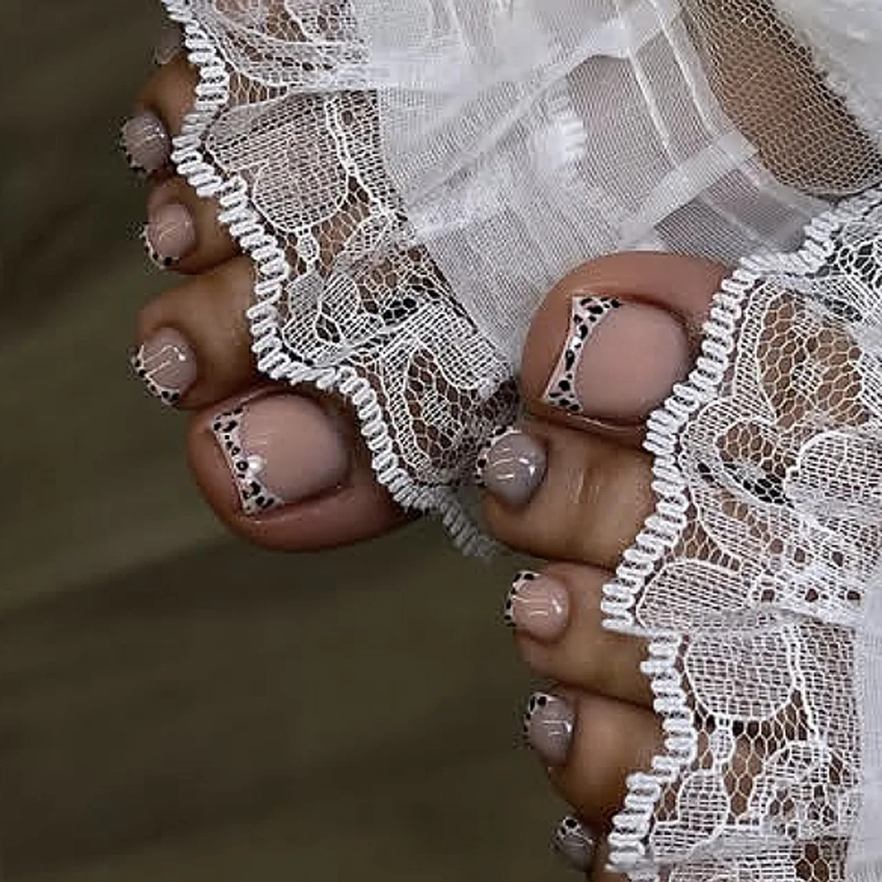 24pcs Gold Edge French Nude Pink Press On Toenails