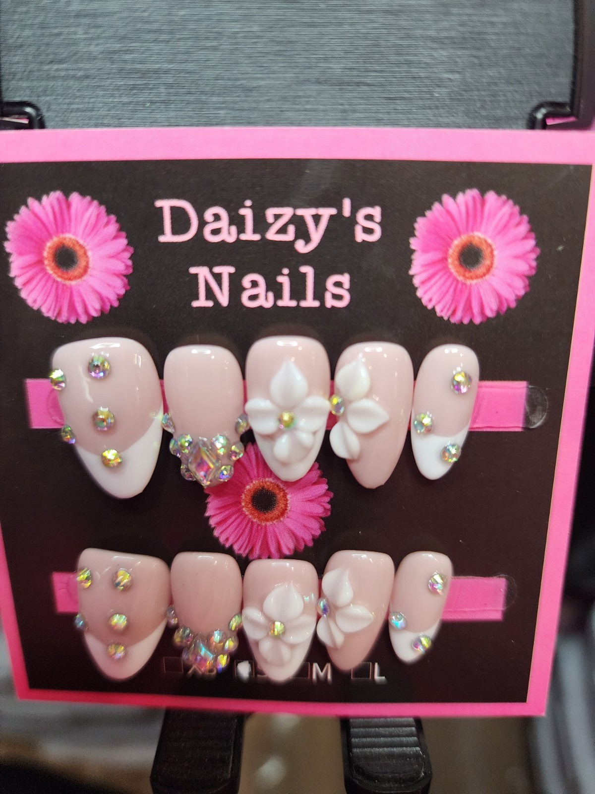 Small Size White 3D Flower Gem Press-on Nail Set Handmade Almond 2.0 Cm Length