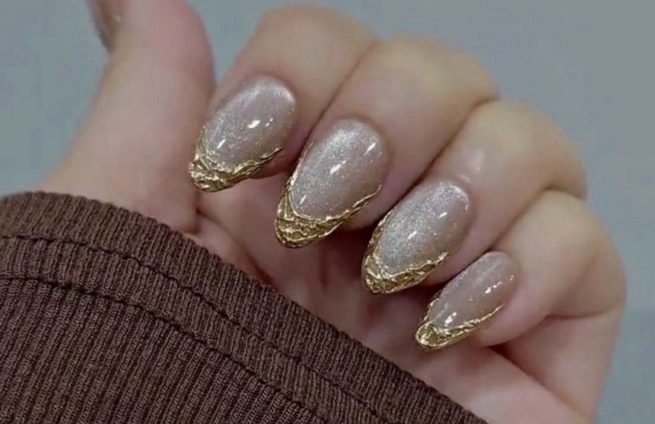 VeeVeeNailArt Beige/Gold Catseye 3D French Short Almond Full Cover Press-On