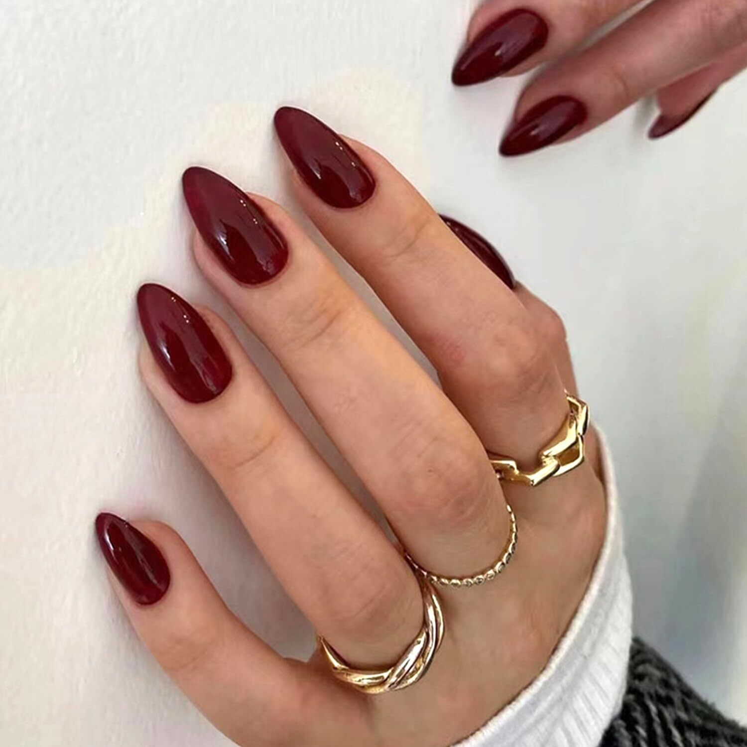 24× Wine Red Solid Color Fake Nails Reusable Medium Almond Press on Nails Glossy