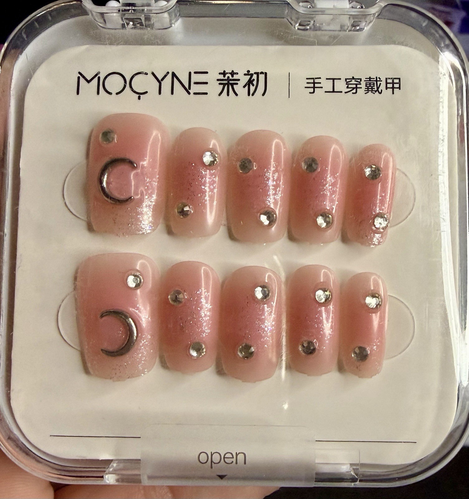 Short nail bundle. 4 sets, multiple sizes in each set. Brush on glue.