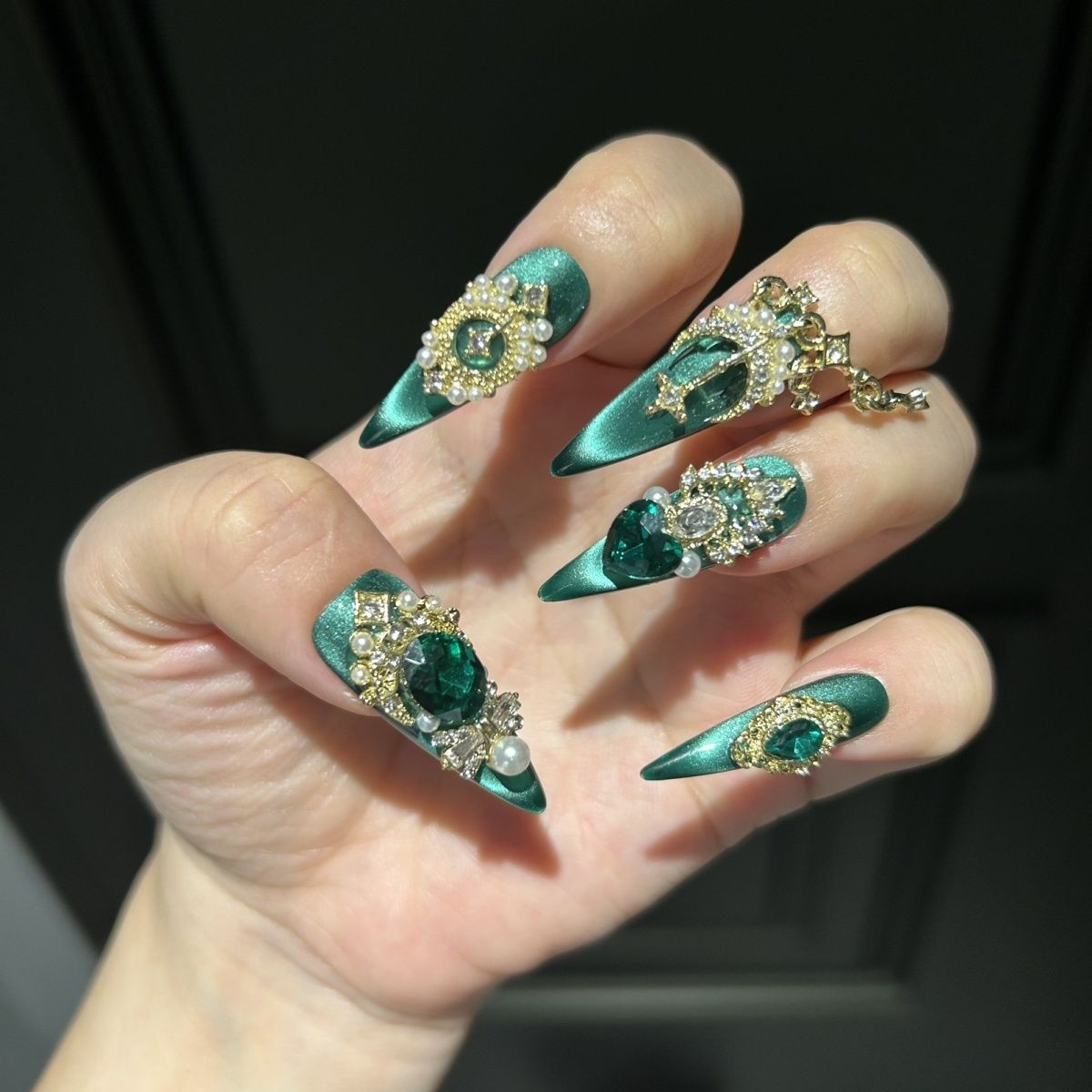 Luxury Emerald Green Cat Eye Butterfly Handmade Press On Nails