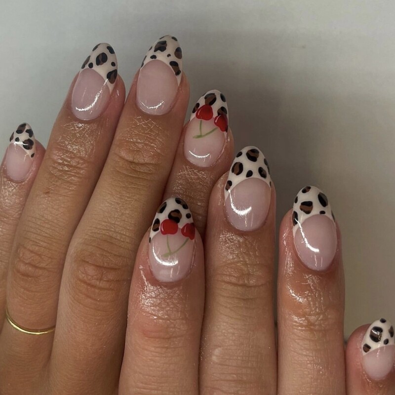 24 Pieces Short French Almond Style Leopard Artificial Nail for Nail Art Lover