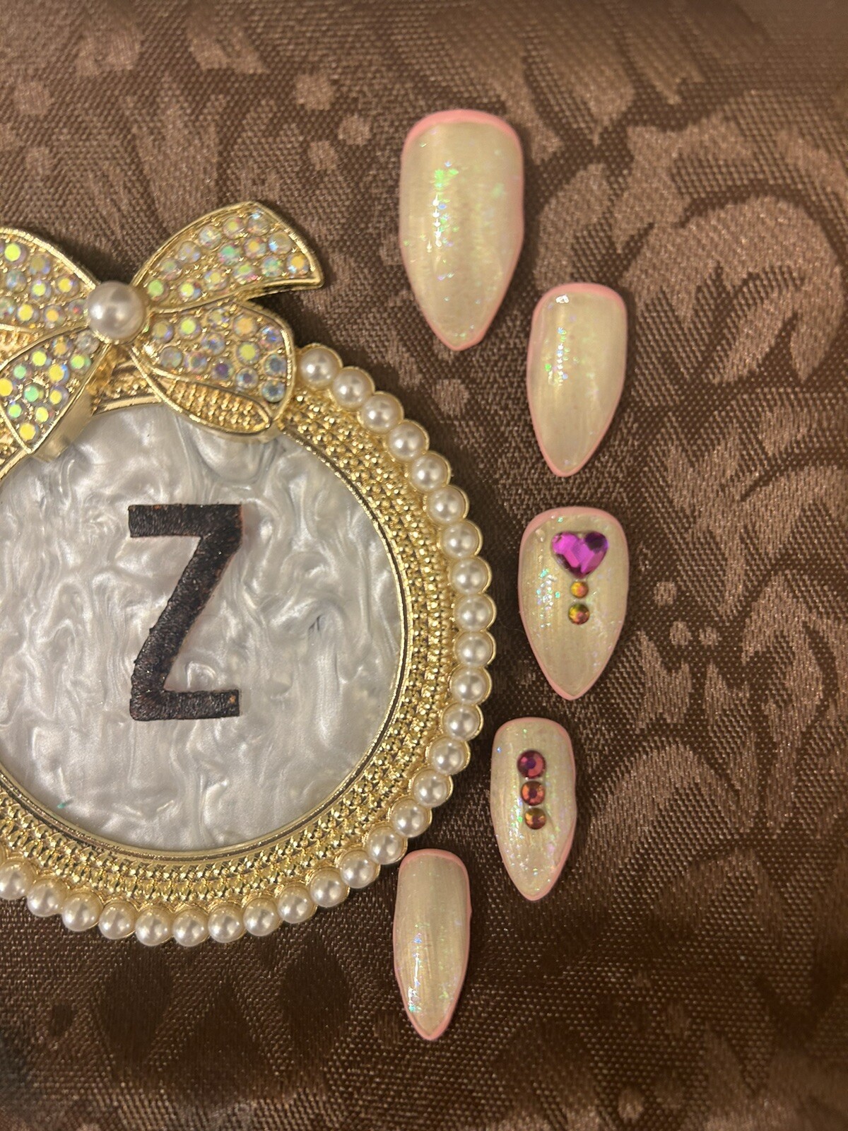 Z NAILZ! Gorgeous Set Of M Off White Almond Aurora Press On Nails With Bling