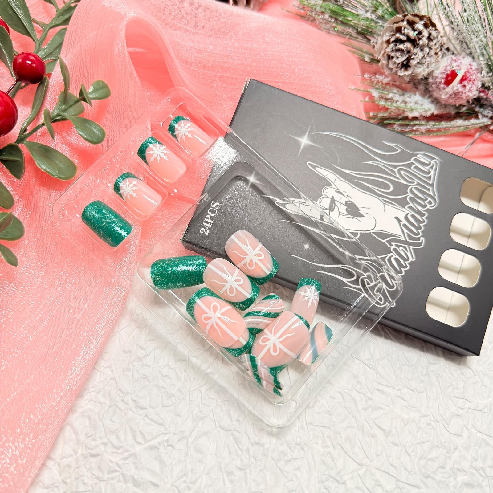 Christmas Press on Nails Medium Square Fake 24 Fl Oz (Pack of 1), Green White