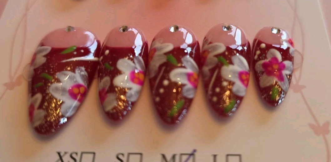 Gorgeous Set Press-On Nails Red Floral 1″ (2.5 Cm) Medium Width