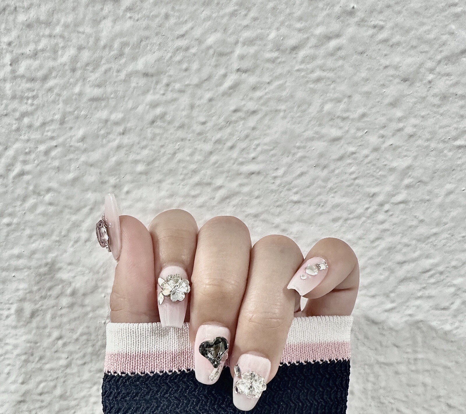 press on nails handmade Pink And Gray Diamond Heart Medium Coffin XS S M