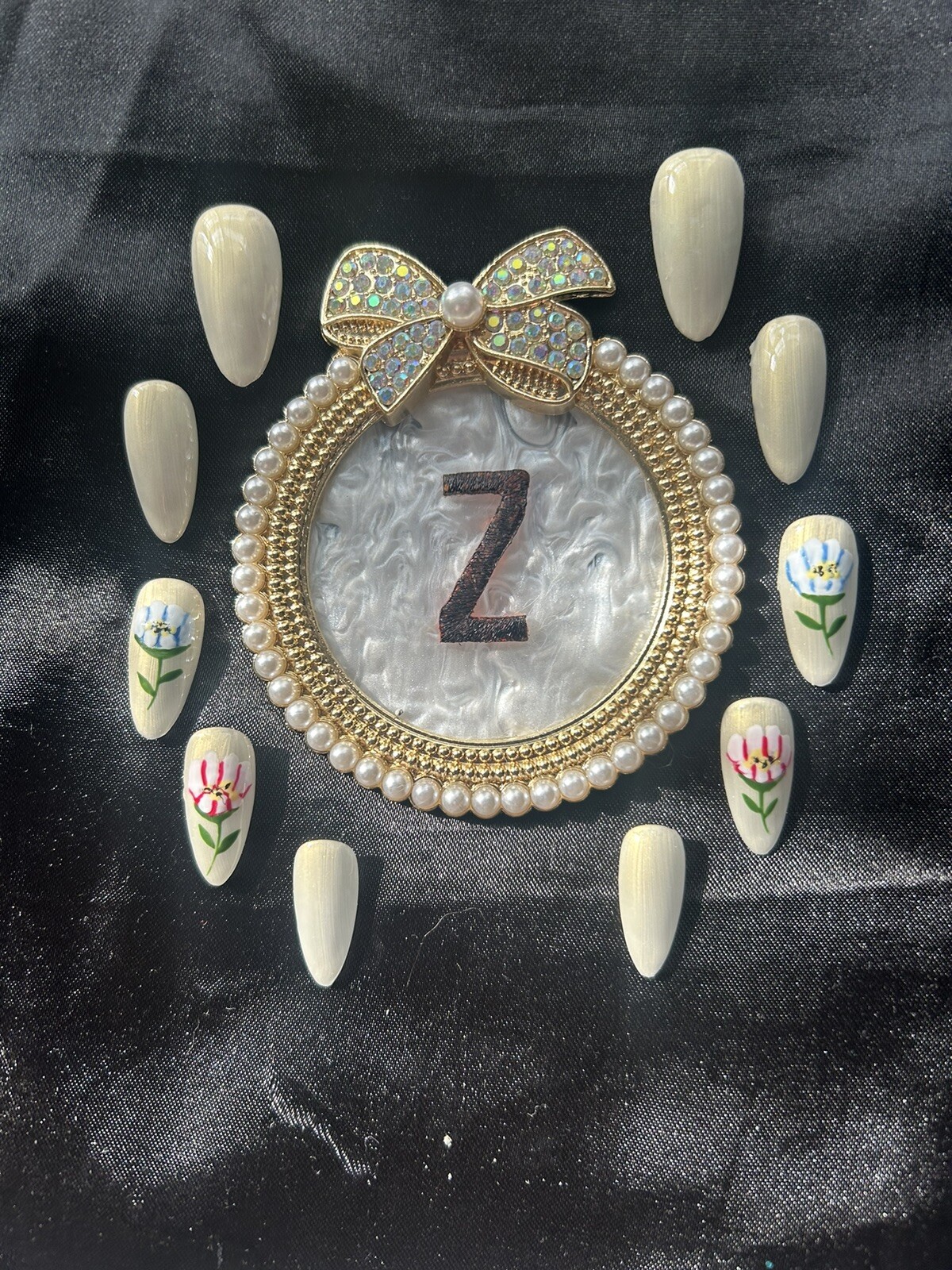 Z NAILZ! Handmade Shimmery Off White M Almond W/flowers On 2 Press On Nails