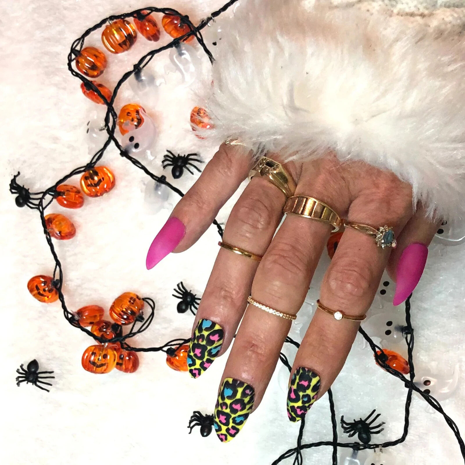 Pink Leopard, glow in the dark – Press on nail set- Size 0-8