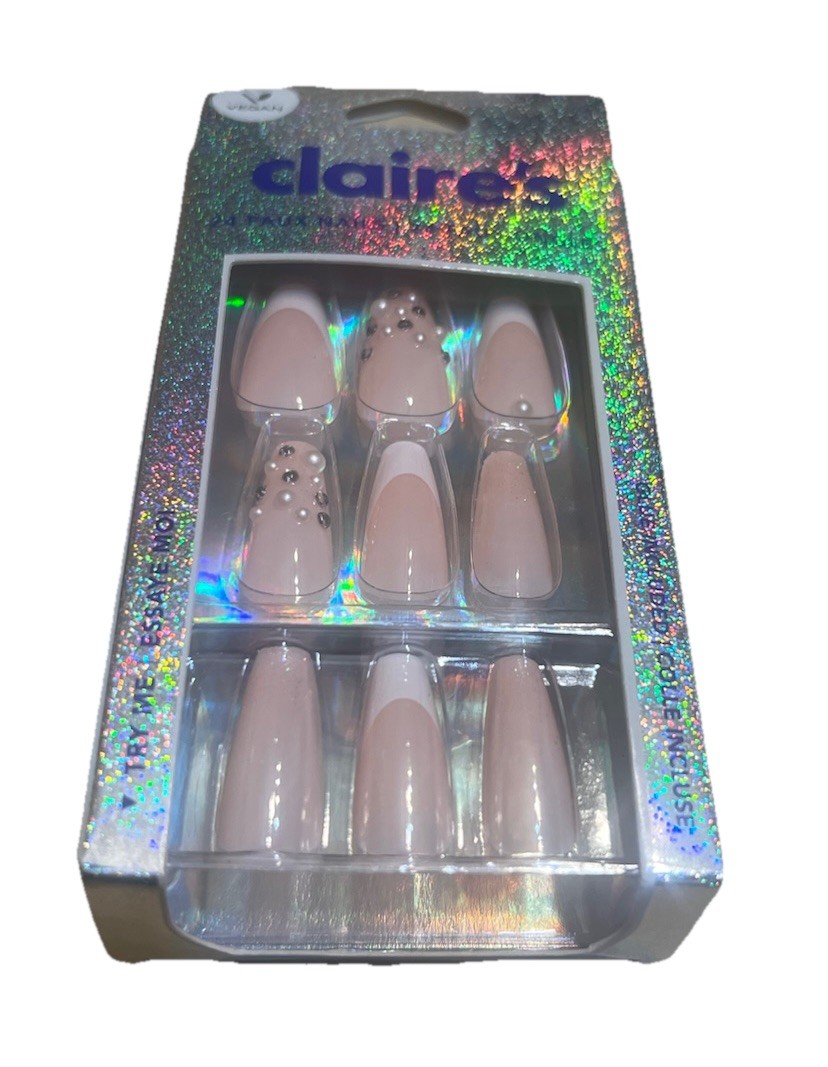 Claire’s 24 Faux Glue On Nails ,French Tip 💋💄💓💋💄
