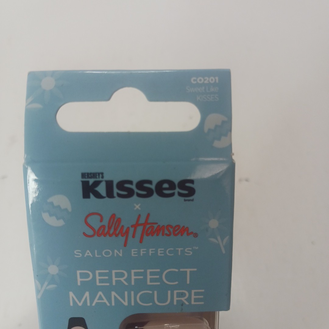 Sally Hansen Salon Effects Perfect Manicure x Hershey’s Kisses – Sweet Like