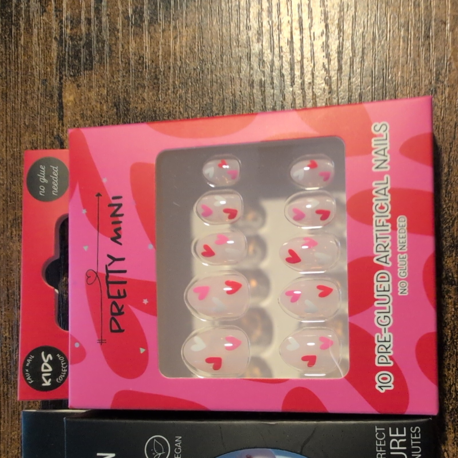 Pretty Woman Faux Nails 3 different styles.