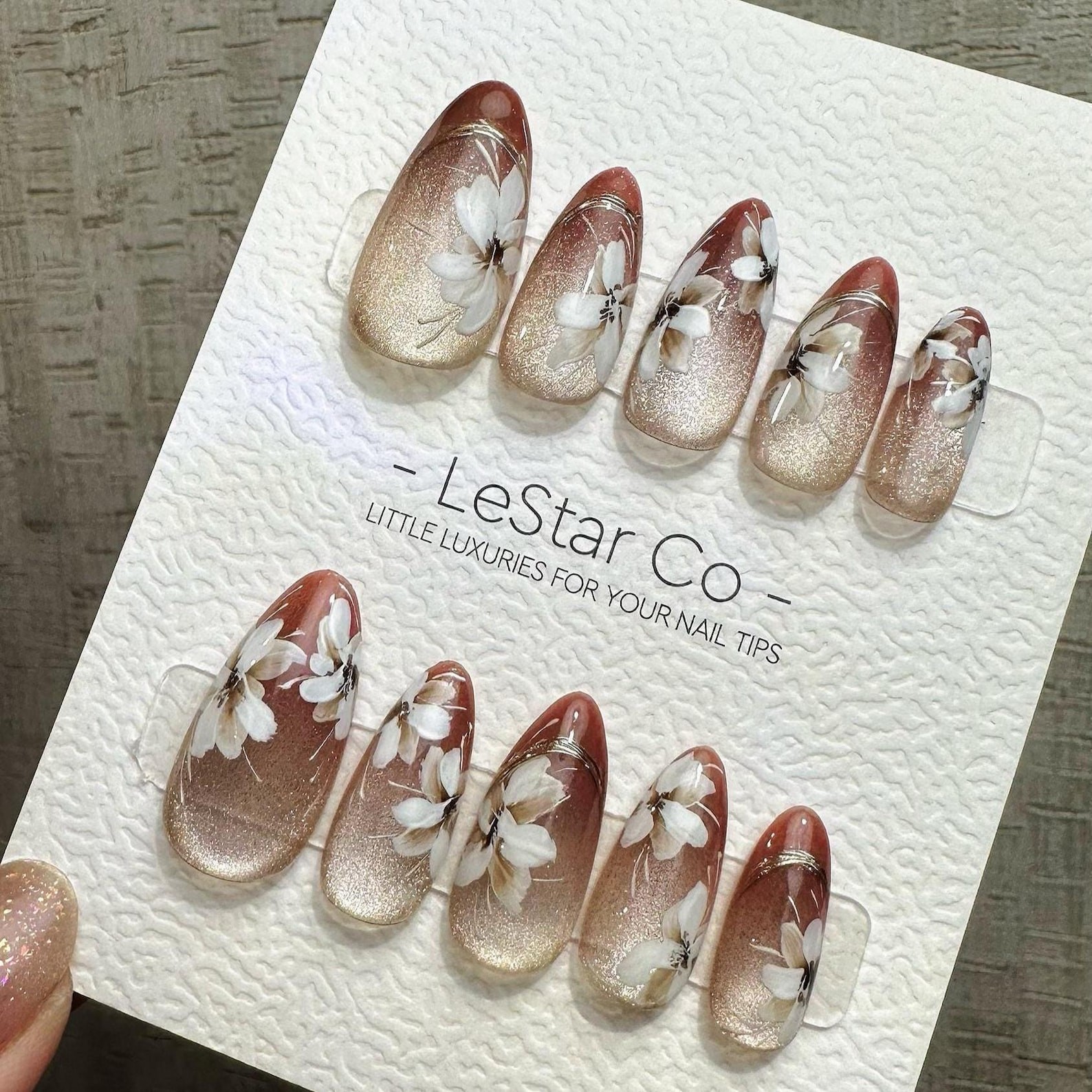 Handmade Gradient Gold Glitter White Floral Wire Medium Almond Press on Nails
