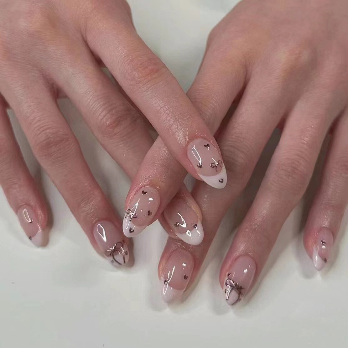 24pcs Sliver Bowknot Heart Dots French edge press on Nails, Short Almond Shape