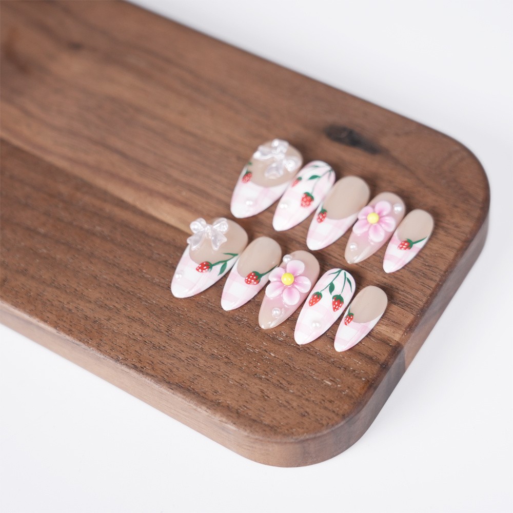 Handmade Pink Plaid Strawberry Nails Floral Pearl Lovely Trendy Fake Nails