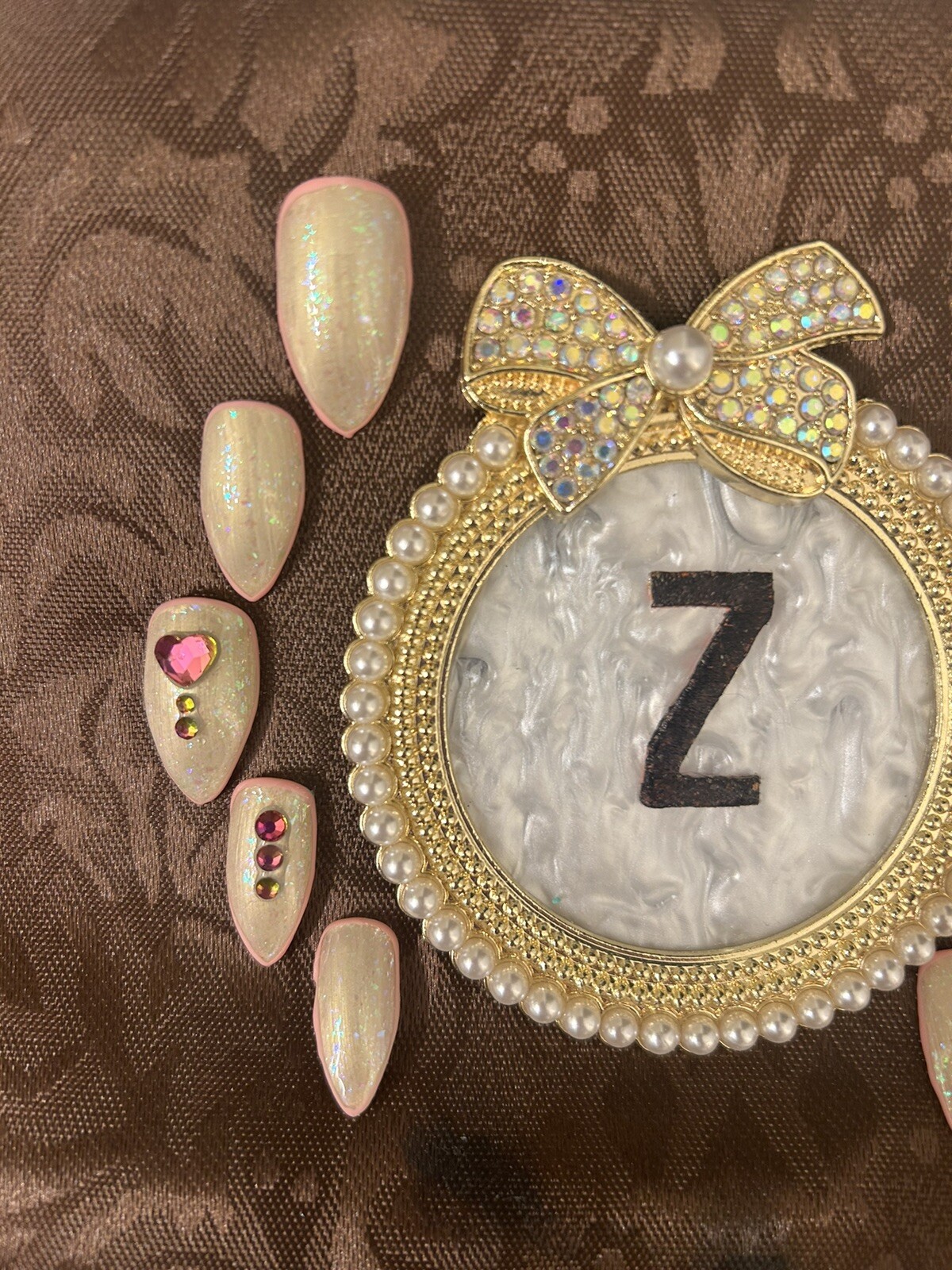 Z NAILZ! Gorgeous Set Of M Off White Almond Aurora Press On Nails With Bling