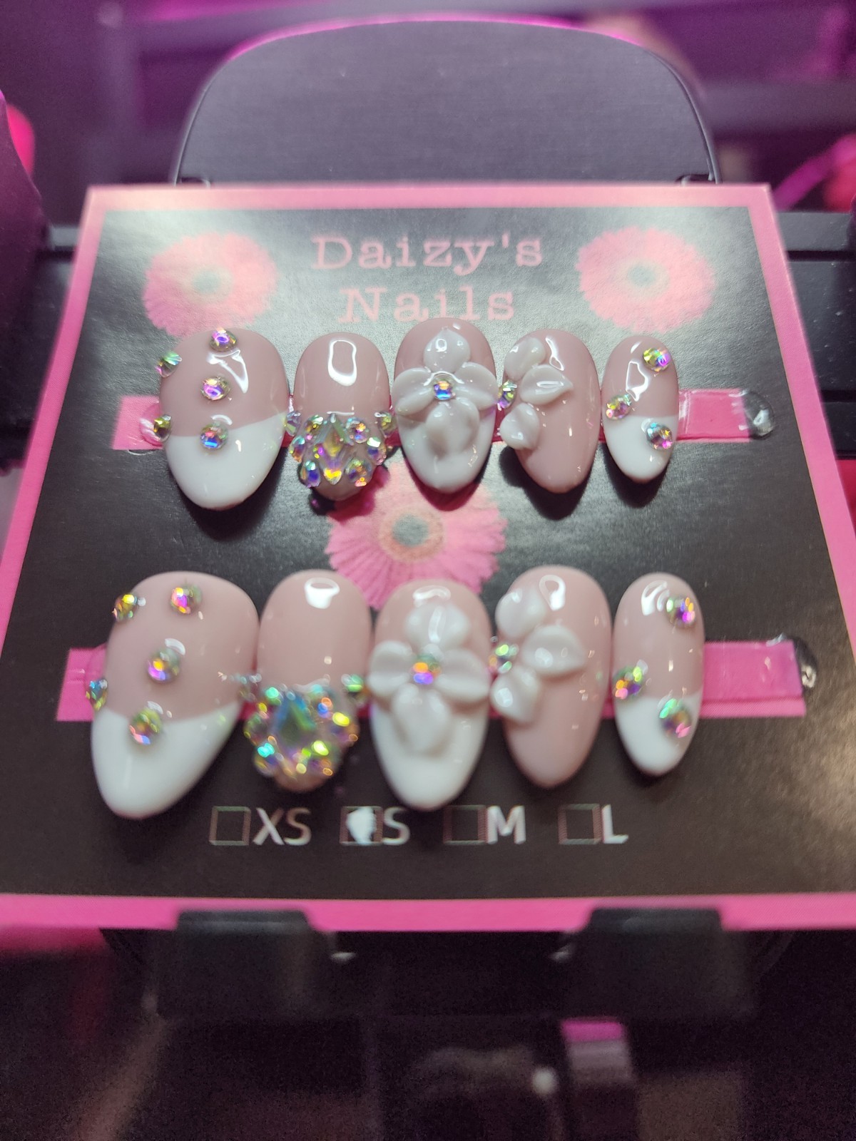 Small Size White 3D Flower Gem Press-on Nail Set Handmade Almond 2.0 Cm Length