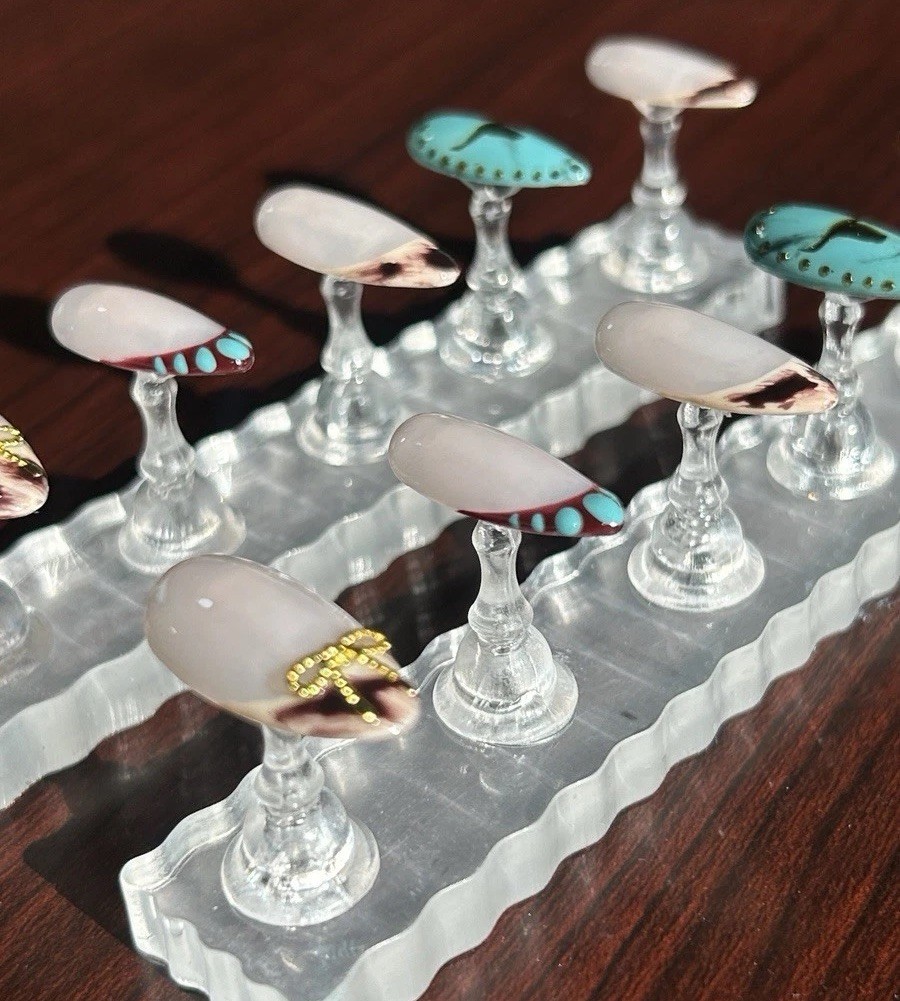 Handmade Western Style Press-on Nails Almond Shape medium length