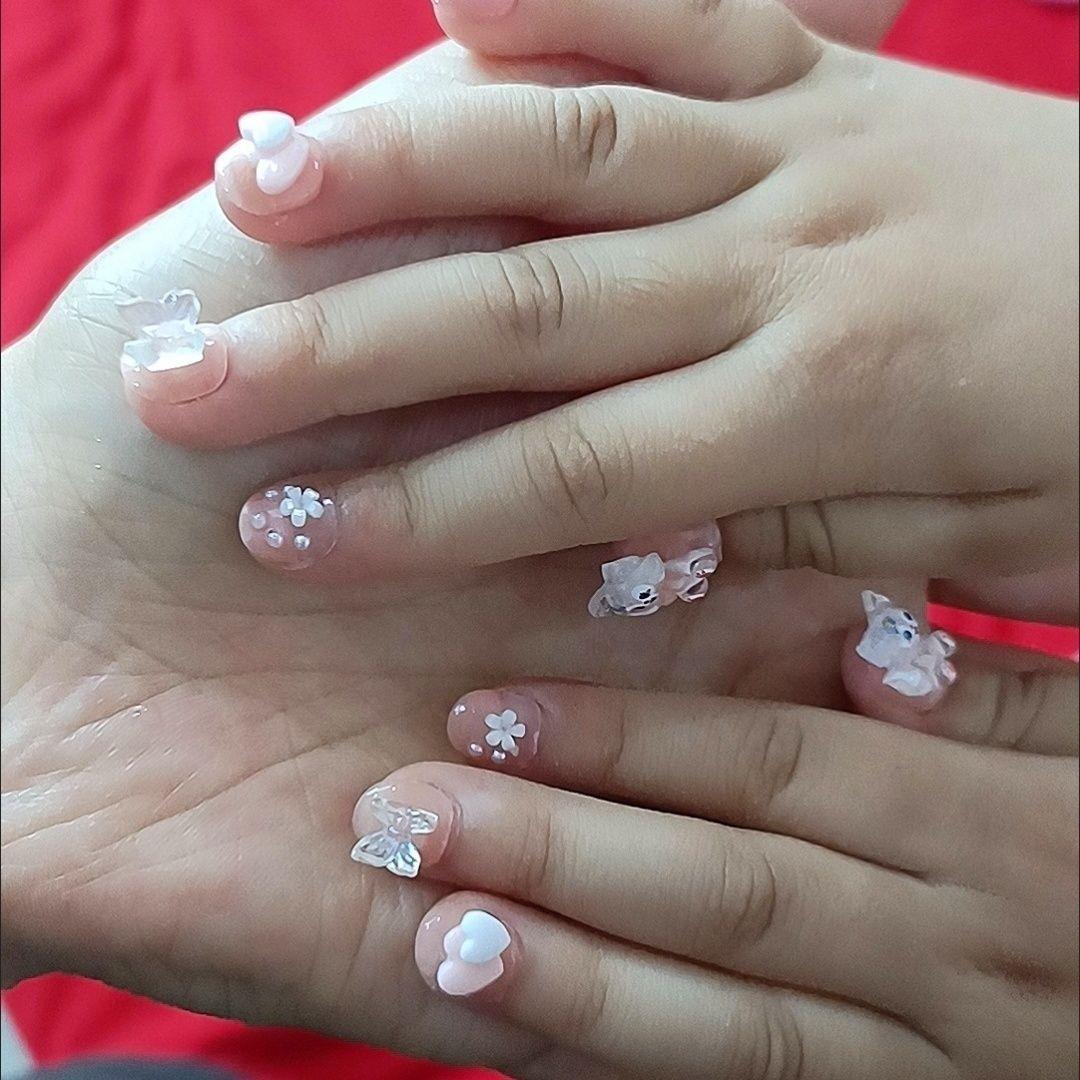 1 set Cute wearable and reusable nail art for children (leave note for size )