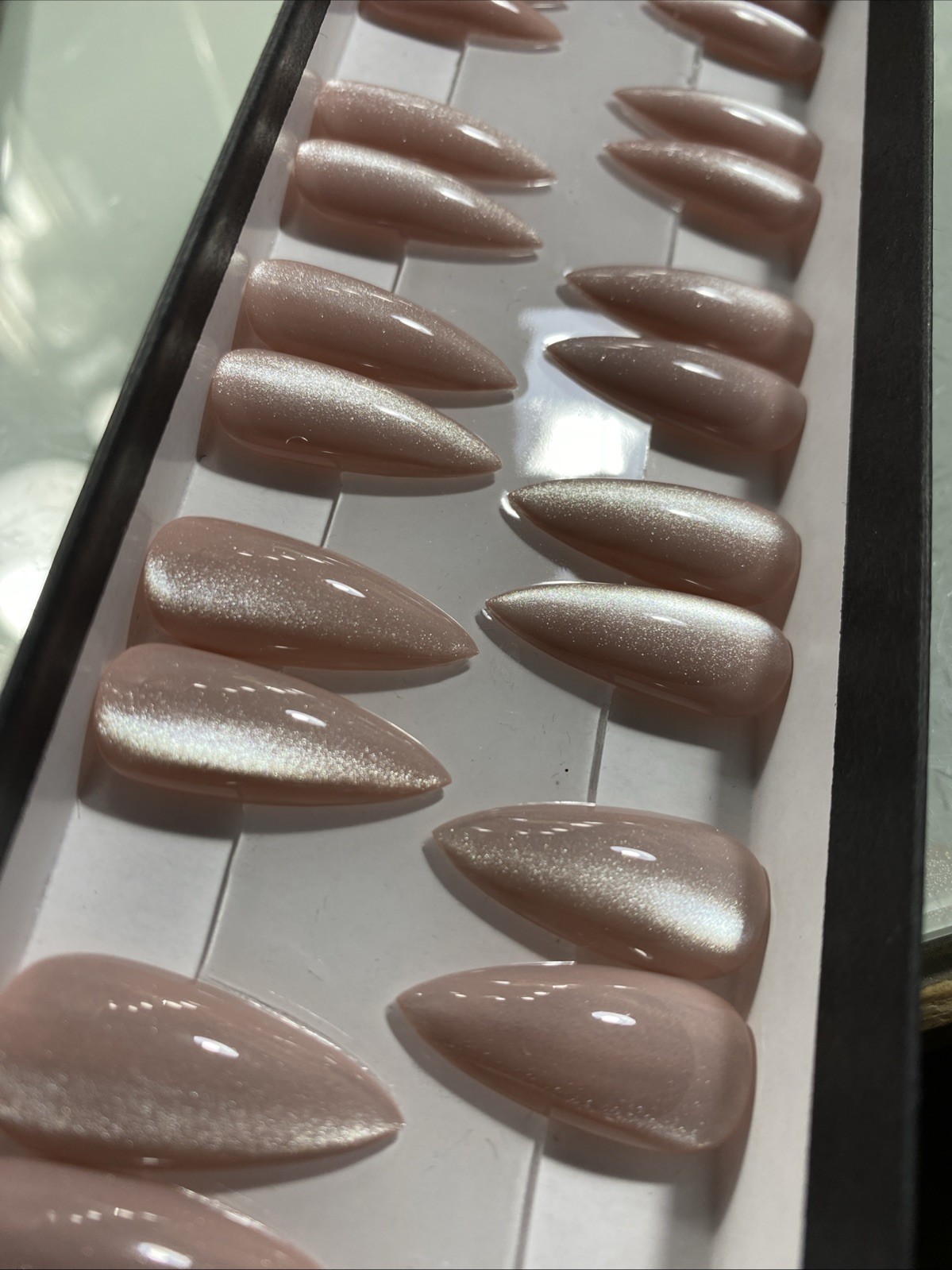 Press On Nails Handmade 24 Medium Stiletto Nude Cateye Nails Gel / Gel Polish