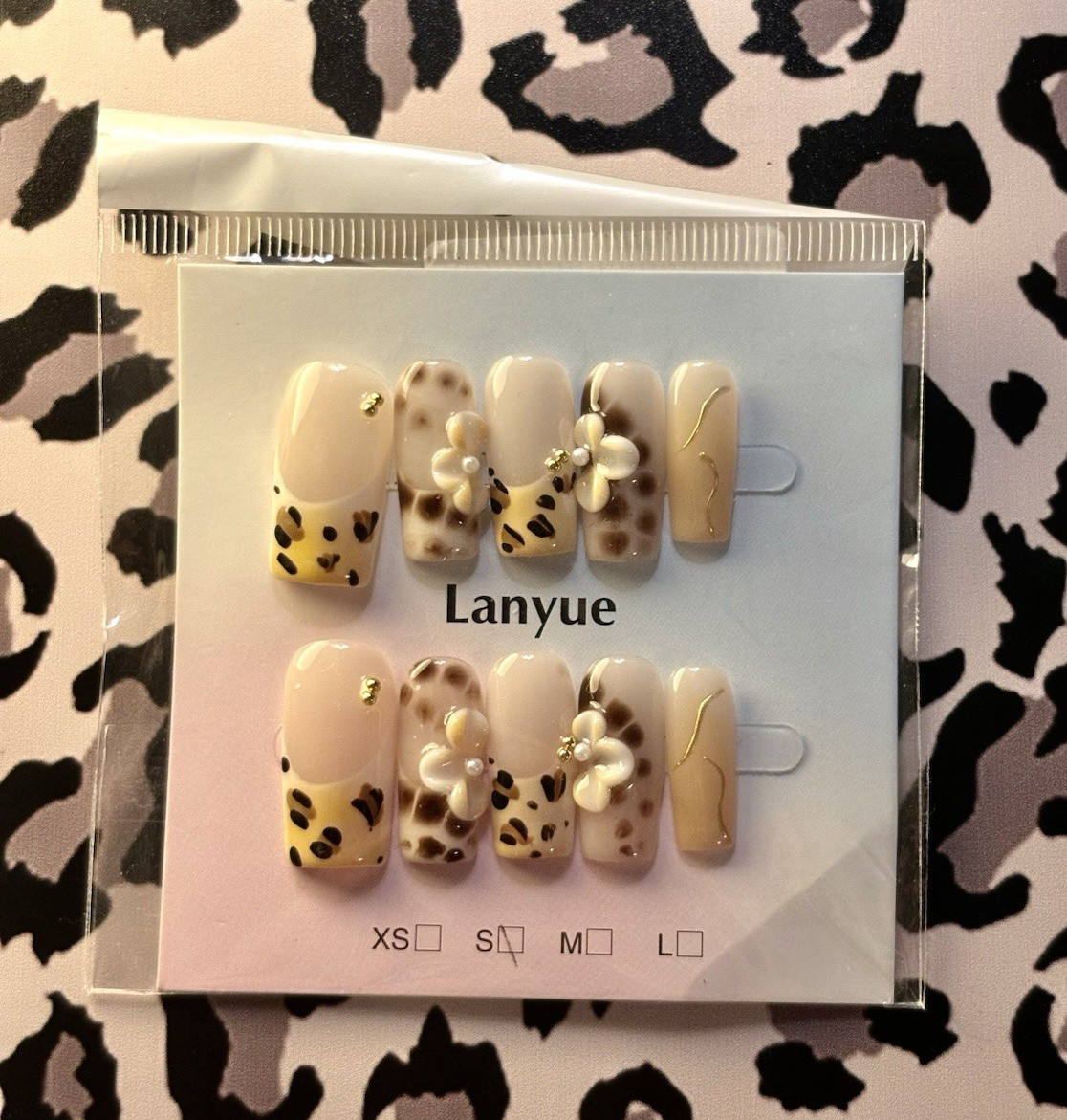 Lanyue Press-On Nails Beige Brown Black Gold 3D Leopard Short Square