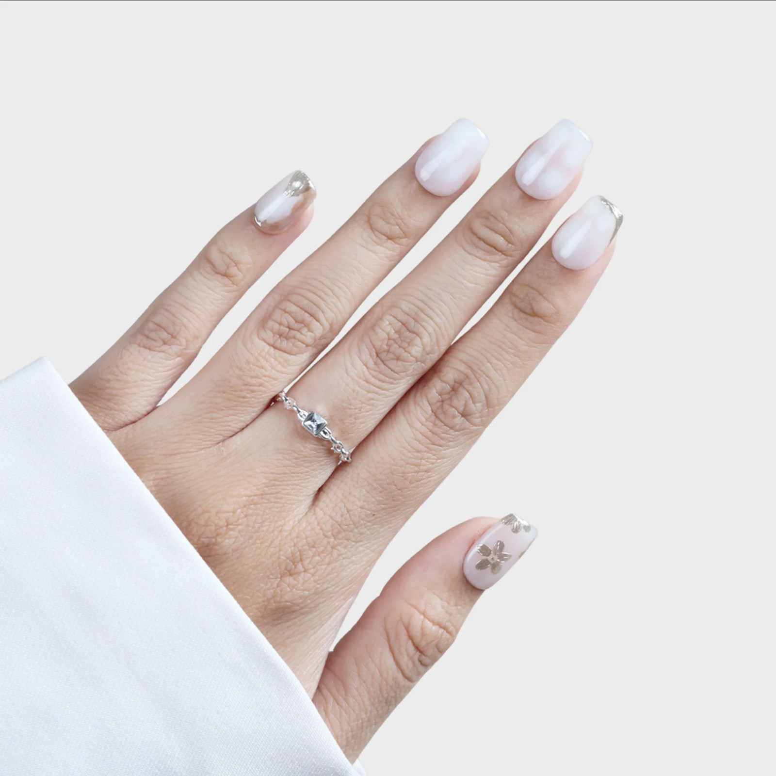 SIYOU Silver Blossom Short Coffin 3D Floral Pearl Butterfly Press-On Nails 10pc