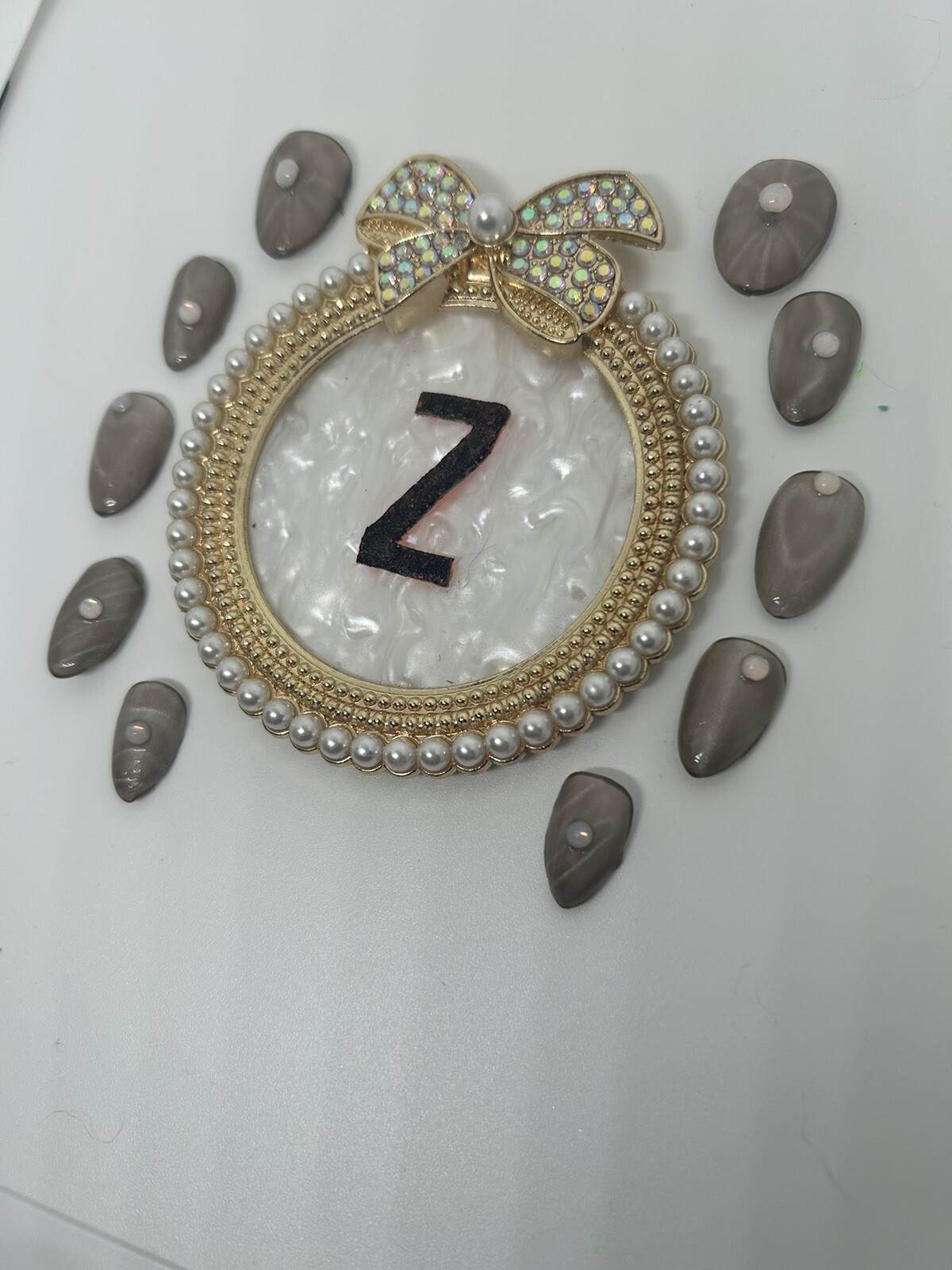 Z NAILZ Handmade M almond Magnetic Beige Press On Nails With “Opals”