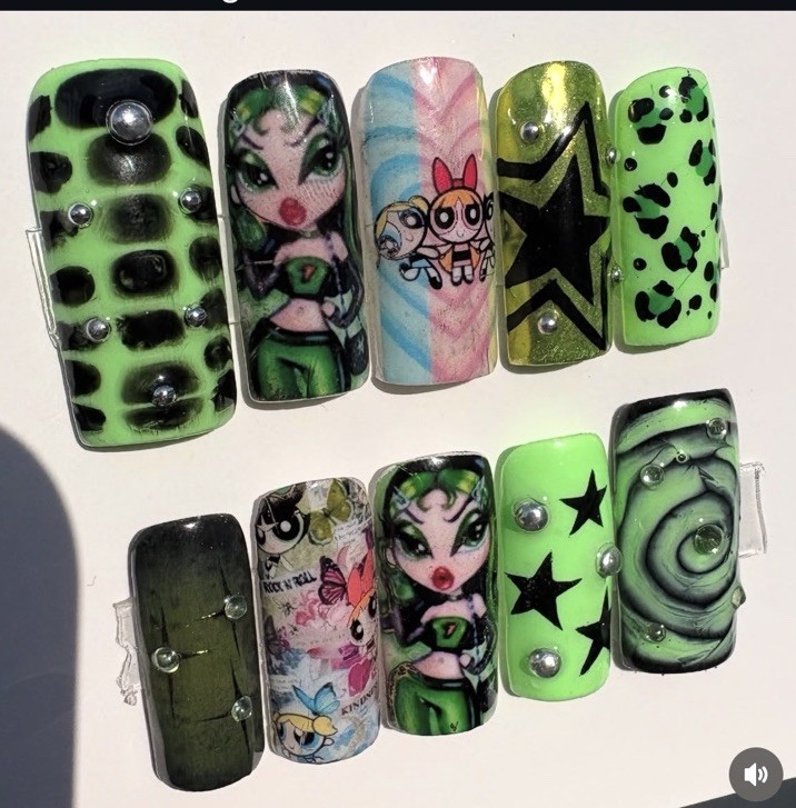 Green BUTTERCUP Black Square Long Press-On Nails Set (size L)