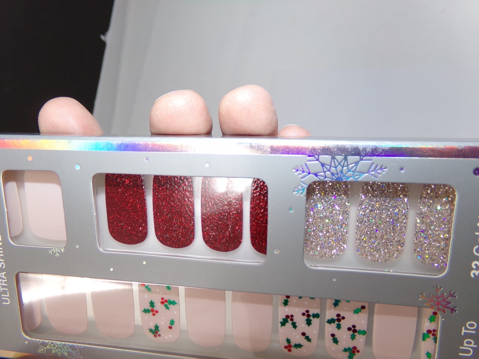NIB-Dashing Diva Gloss Ultra Shine Gel Nail Strips 32 Ct. (Holly)wood-Pink/Red