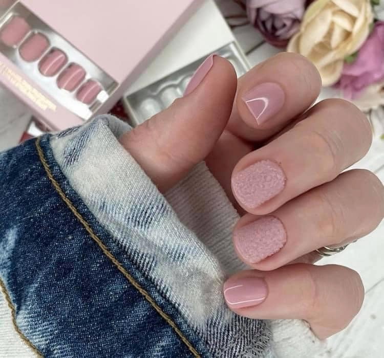 Red Aspen Press On Nails – Margret’s Mauve Roses Short • Square • Shiny/3D