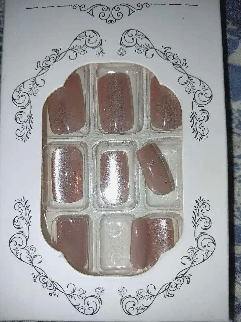 PALE PINK CAT EYE NAILS GLOSSY MEDIUM LENGTH MANICURE KIT PRESS ON