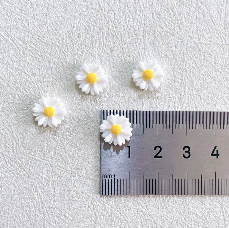10Pcs Nail Art Case Charm Jewelry White Resin Flat Back Daisy Flower 11mm NH25