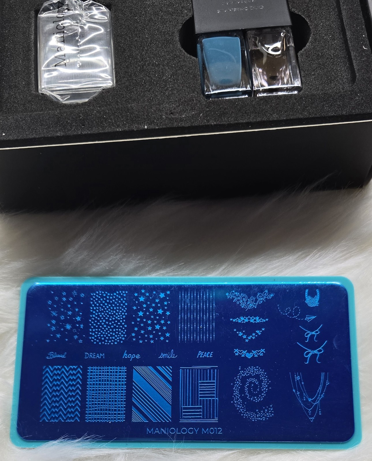 Maniology Nail Stamping Starter Kit – 105 Plate M012 Necklace Stars Stripes