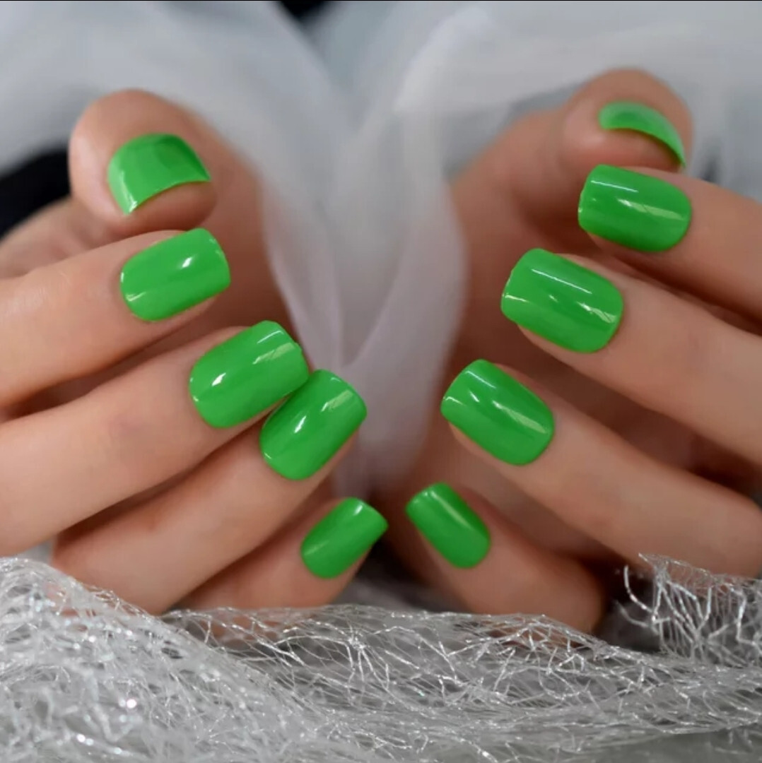 24 Short Press on Nails kit w glue green gel square squoval