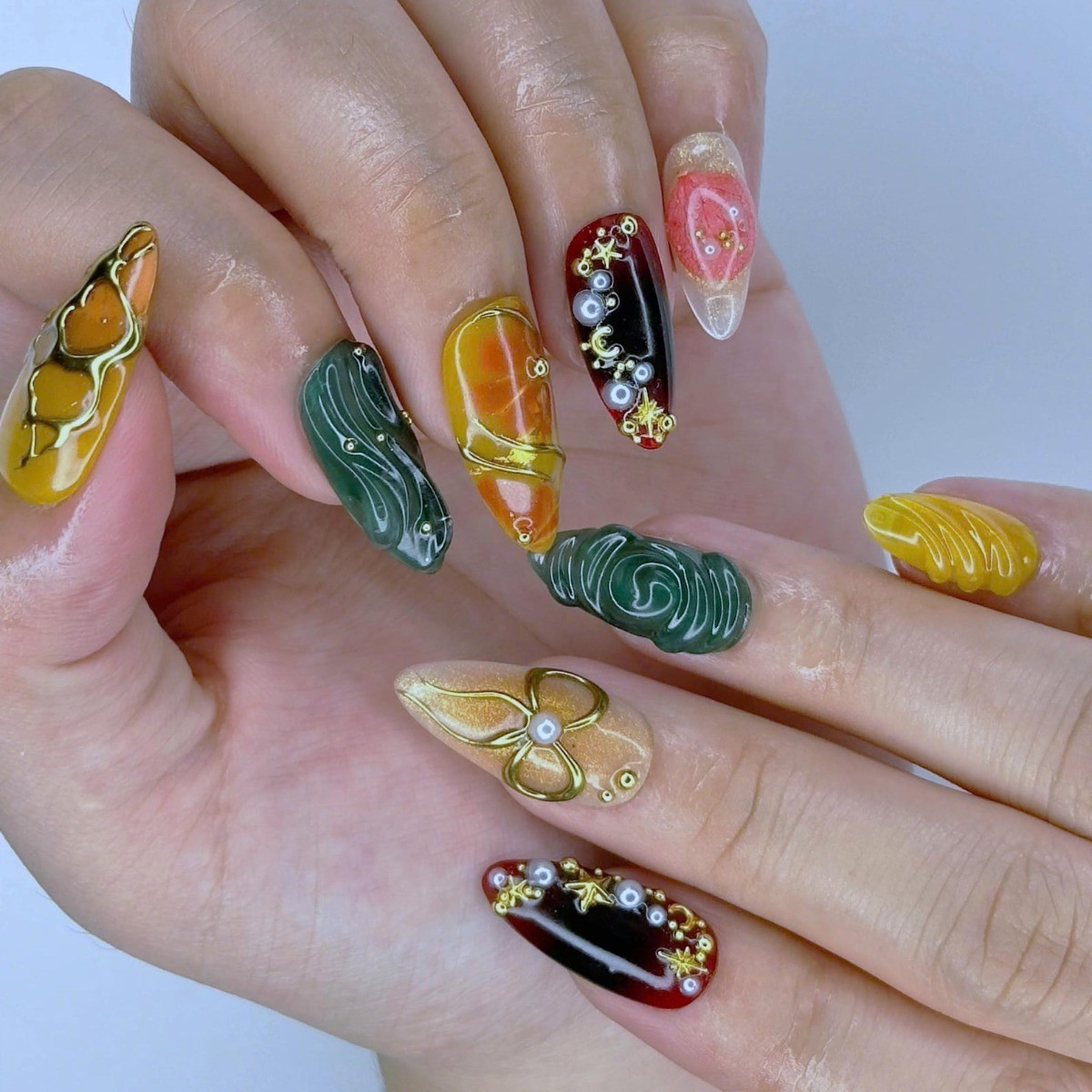 Yellow Green Handmade Press on Nails Gold Line Bow Pearl Star Trendy Fake Nails
